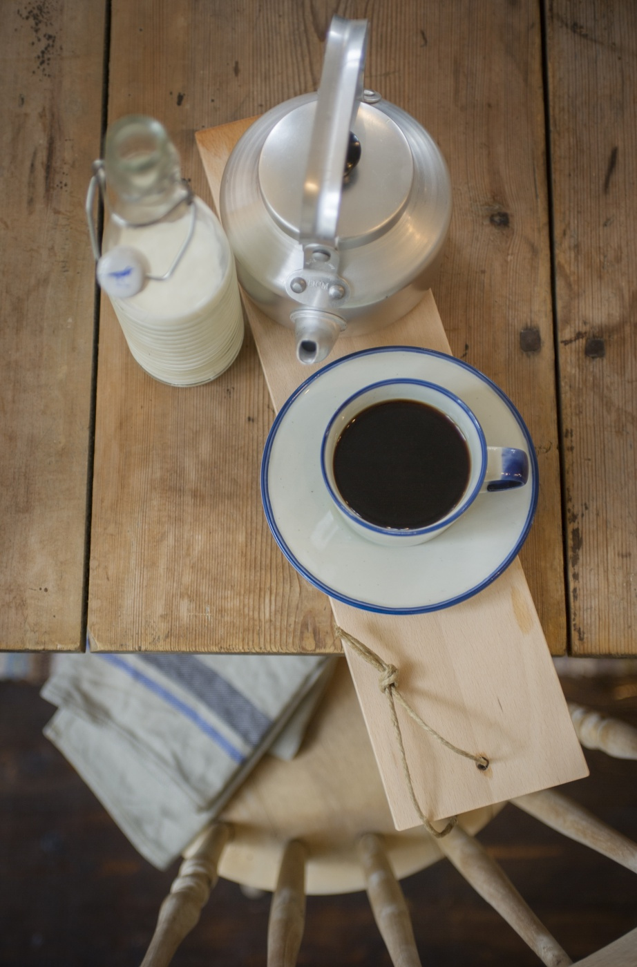 Kaffekopp med fat Ovanåker blå kant